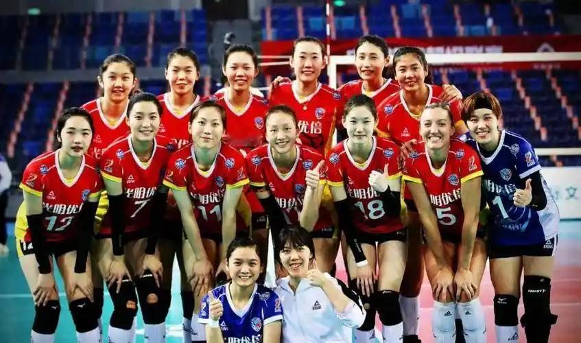 上海女排凭什么成联赛最大热门？这几点优势太明显看完上海光明优倍女排本赛季的