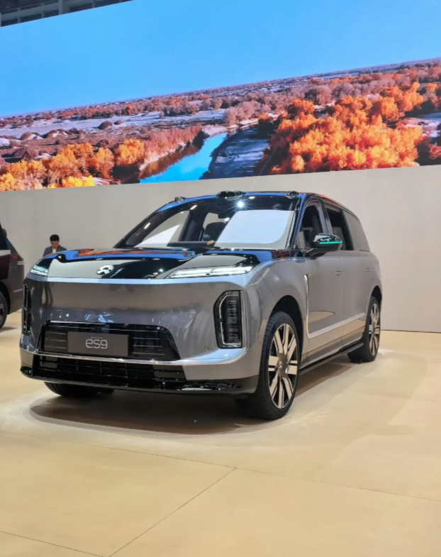 蔚来ES9这次在北京车展上，是真的火了。