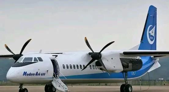西方以为中国造不出心脏。2020年，新舟700停在阎良，机翼底下空着。钱收了