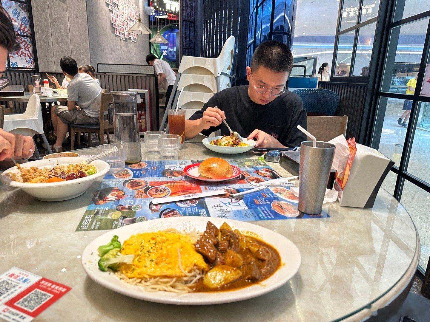 眼前的是渣腩，对面的是渣男[doge]​​​