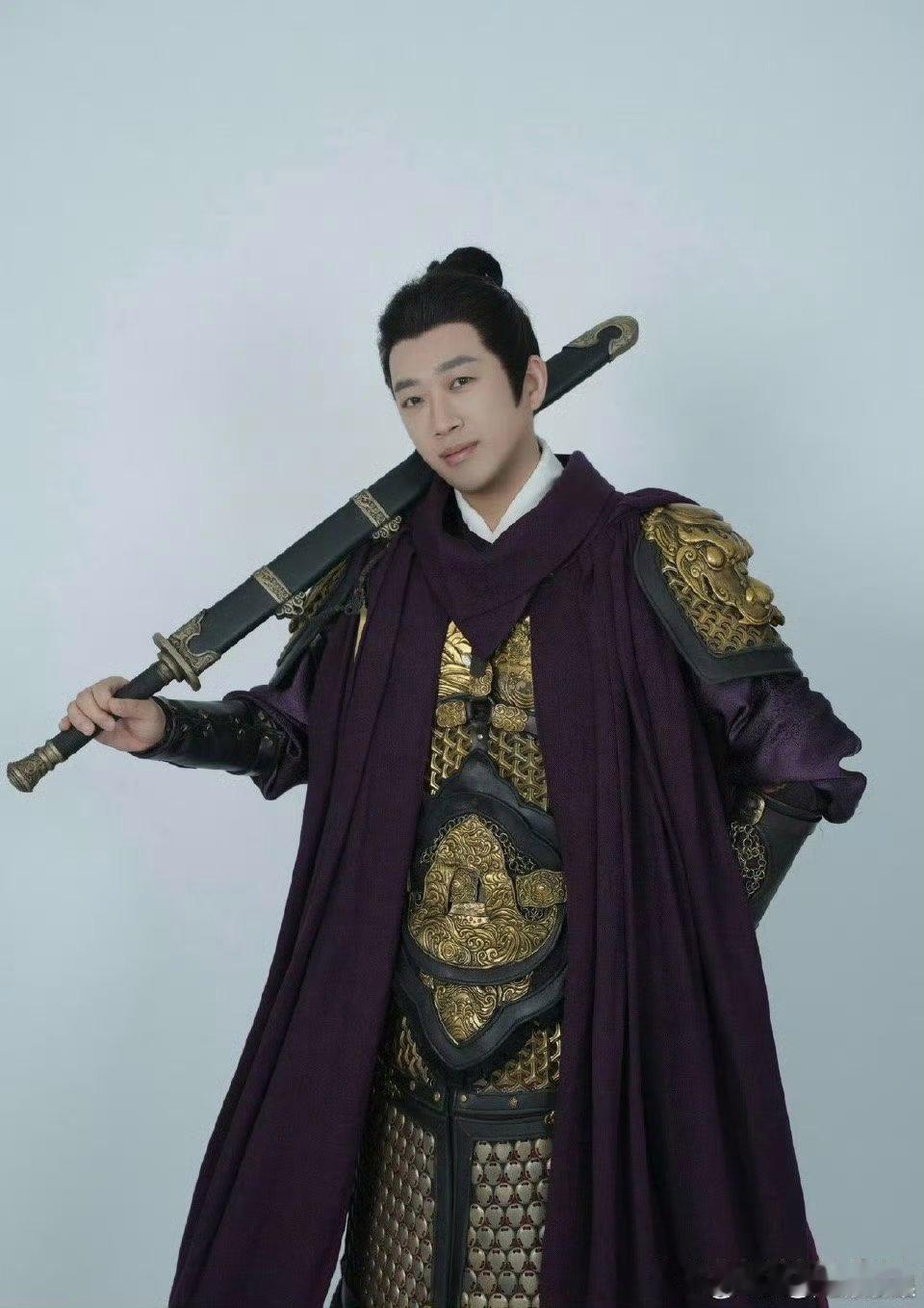 于正将军扮装来了感觉跟刘宇宁不相上下啊都是剑眉星目的…