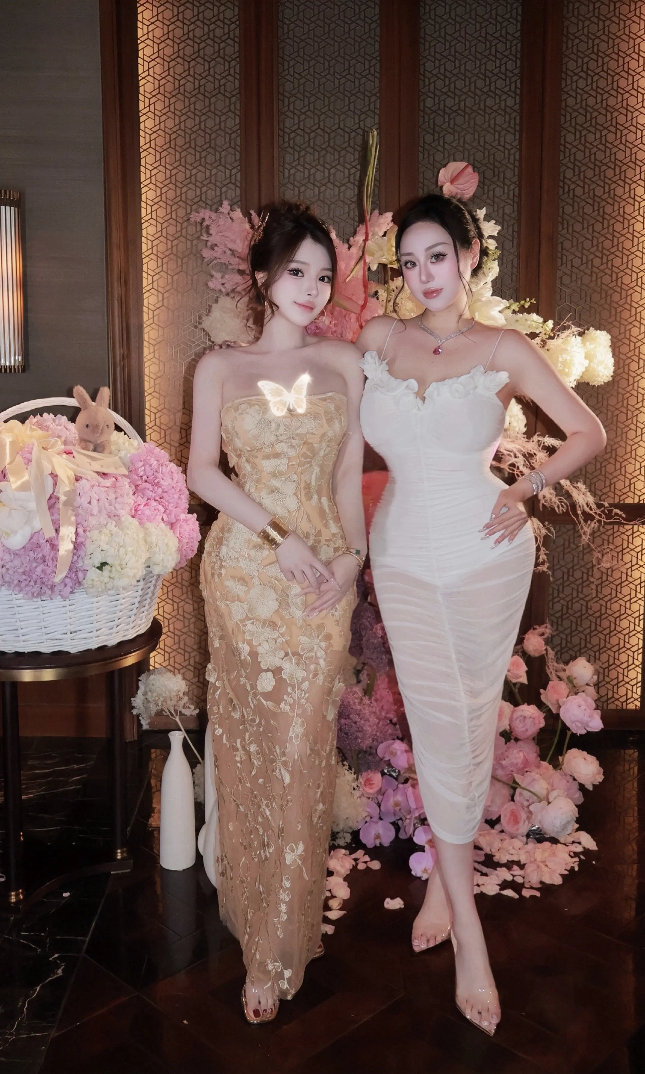 美女贴贴💕
