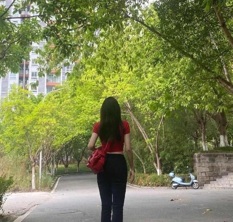 两万块，我把养了二十五年的闺女婚事搅黄了，这爹当得亏不亏？闺女处了个对象，谈了