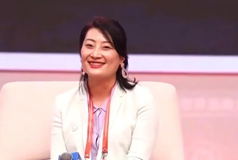 现在才多少有点明白她话里的意味最近宗家的事天天霸屏，说什么的都有，想起几年前宗