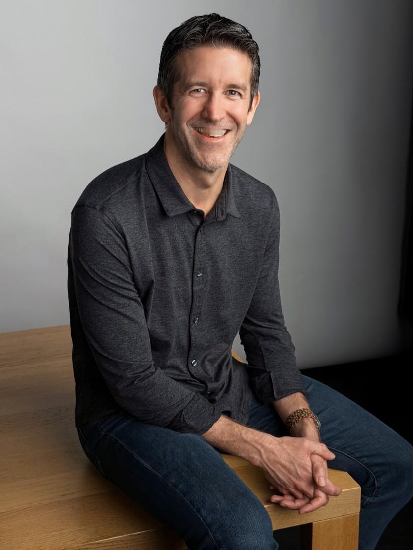 苹果新任CEO特努斯是谁JohnTernusJohn于2001年加入App