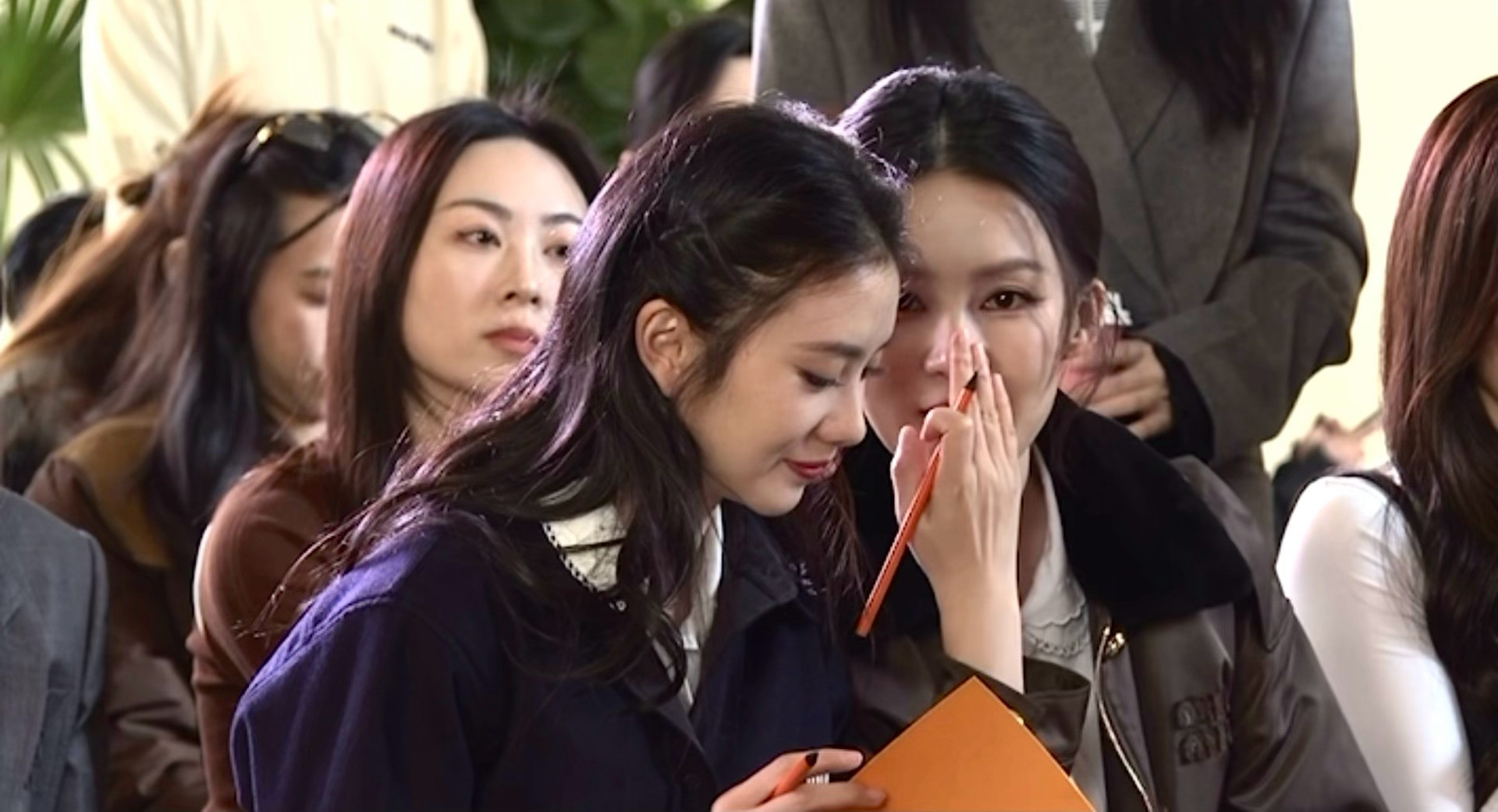 所有人来看！！我的两个老婆同框了李沁刘浩存你俩说啥呢带我一个呗