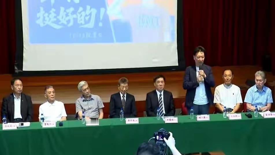 他急了，他真的急了。眼看着自己扶上马的郝龙斌要选不上了，赵少康直接不装了，把