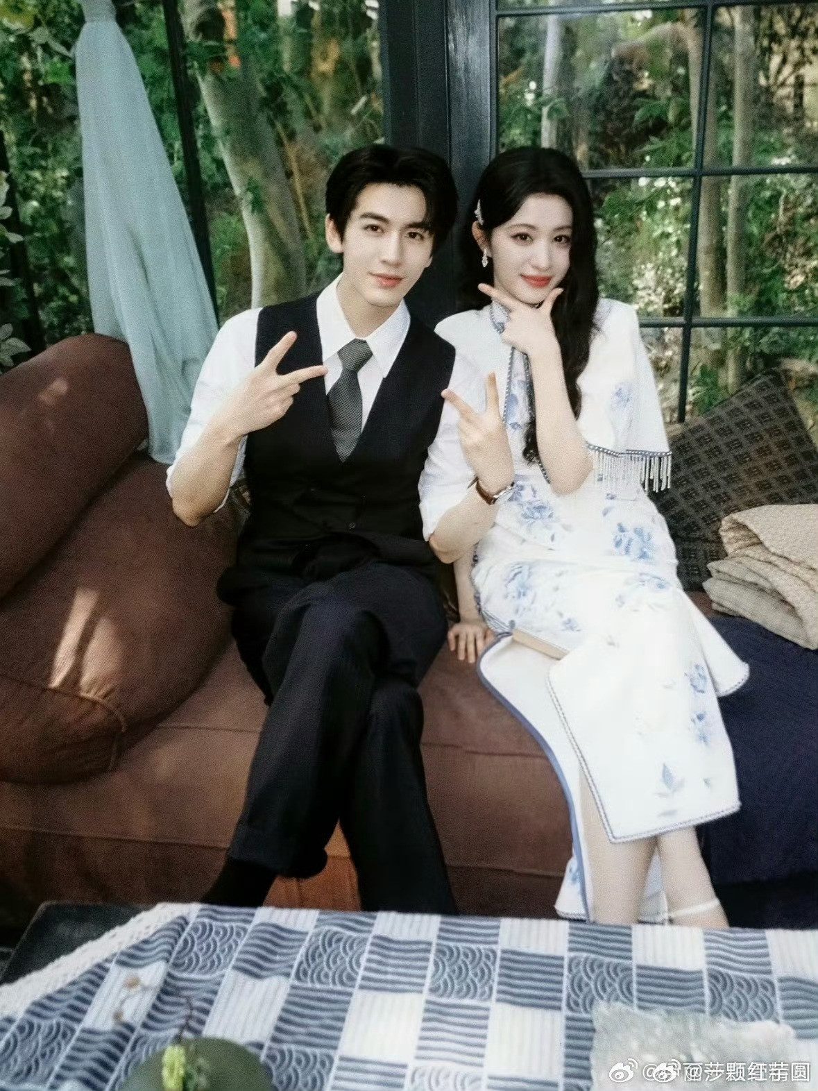 张凌赫王楚然《这一秒过火》过审下证共33集！！颜值盛宴！路透拉扯感也很足，想