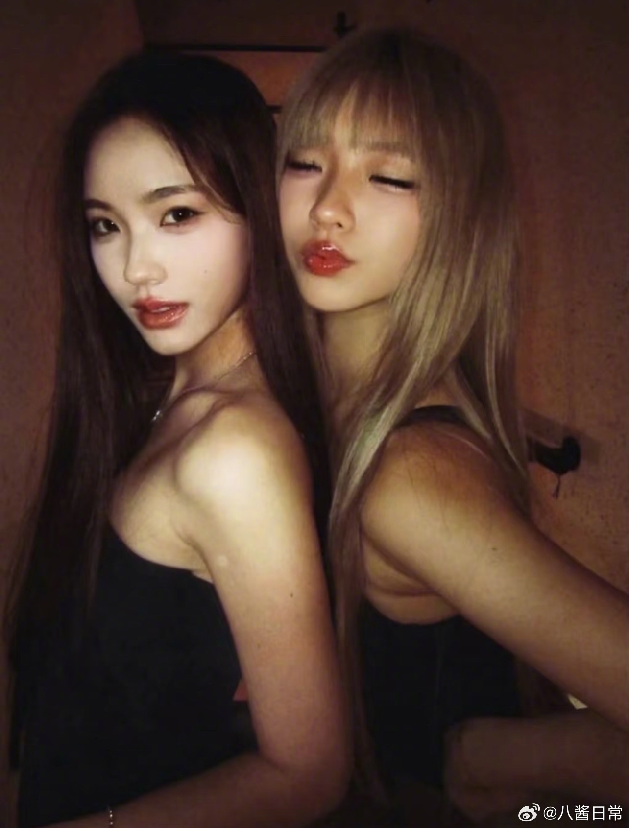 小S两女儿合照，19岁的Elly许曦文和17岁的Lily许韶恩小S两女儿颜值​