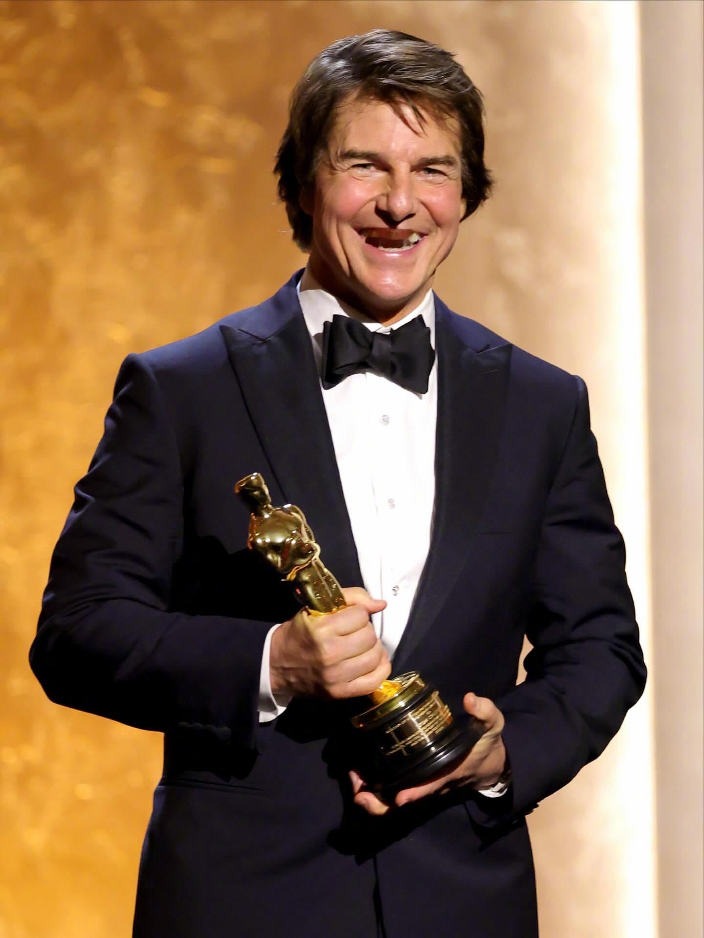 2025奥斯卡理事会奖颁奖典礼，汤姆·克鲁斯荣获荣誉奥斯卡奖，与同为获奖者的黛比