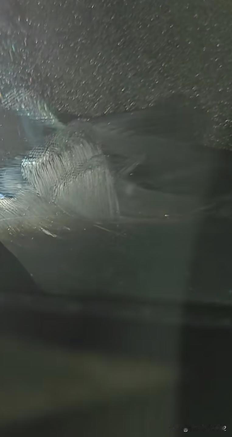 真的无语了，充电的时候有一个人来拉另一个充电枪，那个充电枪的线缠在一起了，他