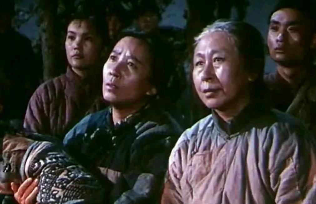 1973年，两个农妇用11个表情，完成了一项政治任务。没有一句台词。但她们的