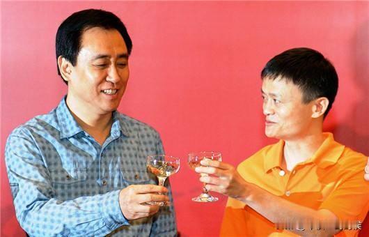 知道当年许家印的生活奢靡到什么程度吗？据说有一次他请马云到家里吃饭，居然每人煮