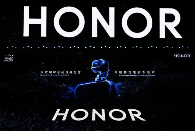 荣耀RobotPhone更多信息公布，它的意义显然不只是让手机“会动”。过去