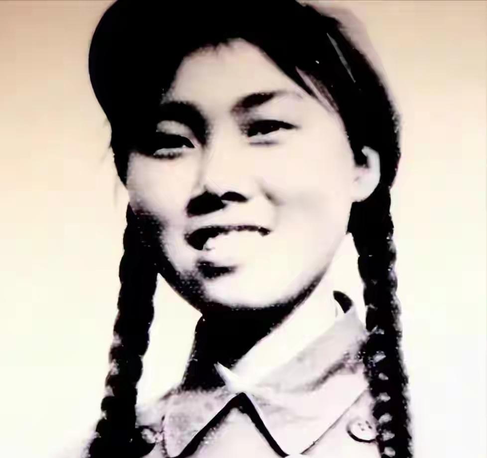 大家都知道黄继光、邱少云的英雄事迹，却很少有人听过柳岳继的名字。她是上甘岭战役