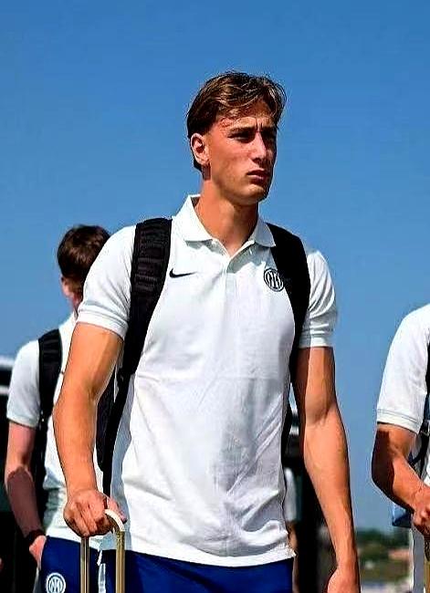 国米跟队记者放话：有人出5000万买皮奥，我亲自开车送机。米兰德比0比1输球