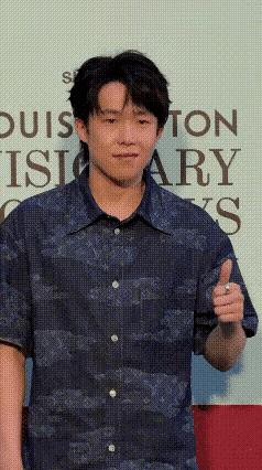 王楚钦这种小场面hold住还是很轻松的咱们大头那可是见过大场面国际赛场叱咤