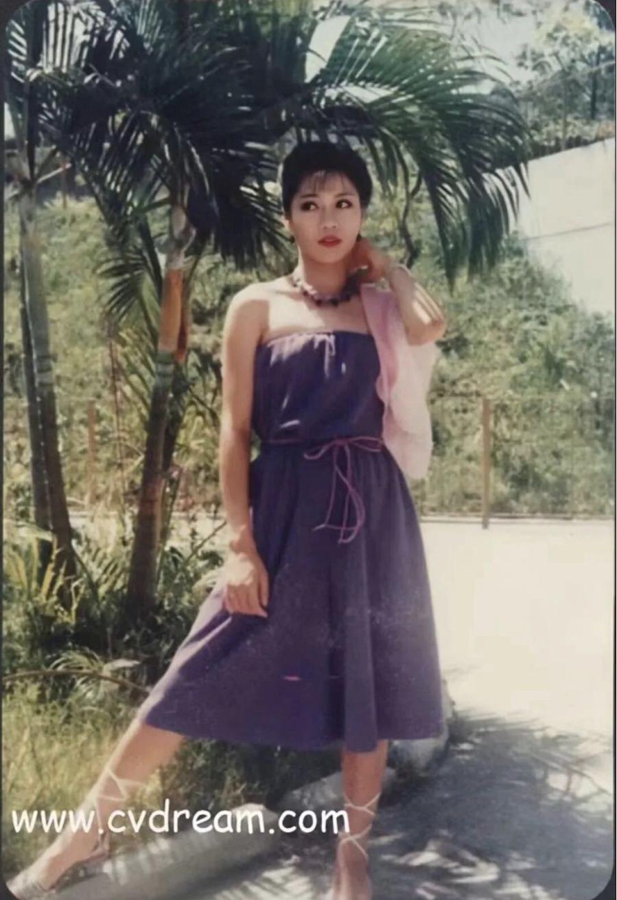 翁美玲的复古穿搭，40年后依然美到犯规！谁能想到，这些穿搭是来自几十年前的翁