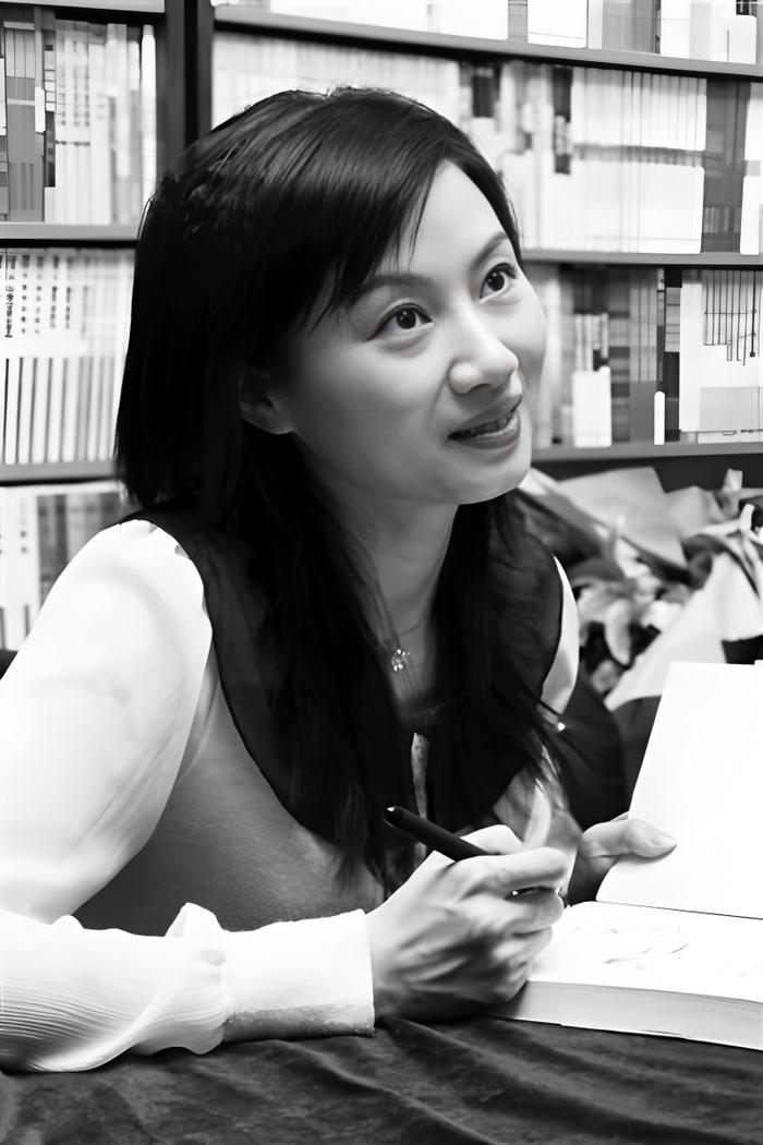 中南大学美女教授杨雨，我和李清照一样：“好酒、好赌，还好色”杨雨是1974年出