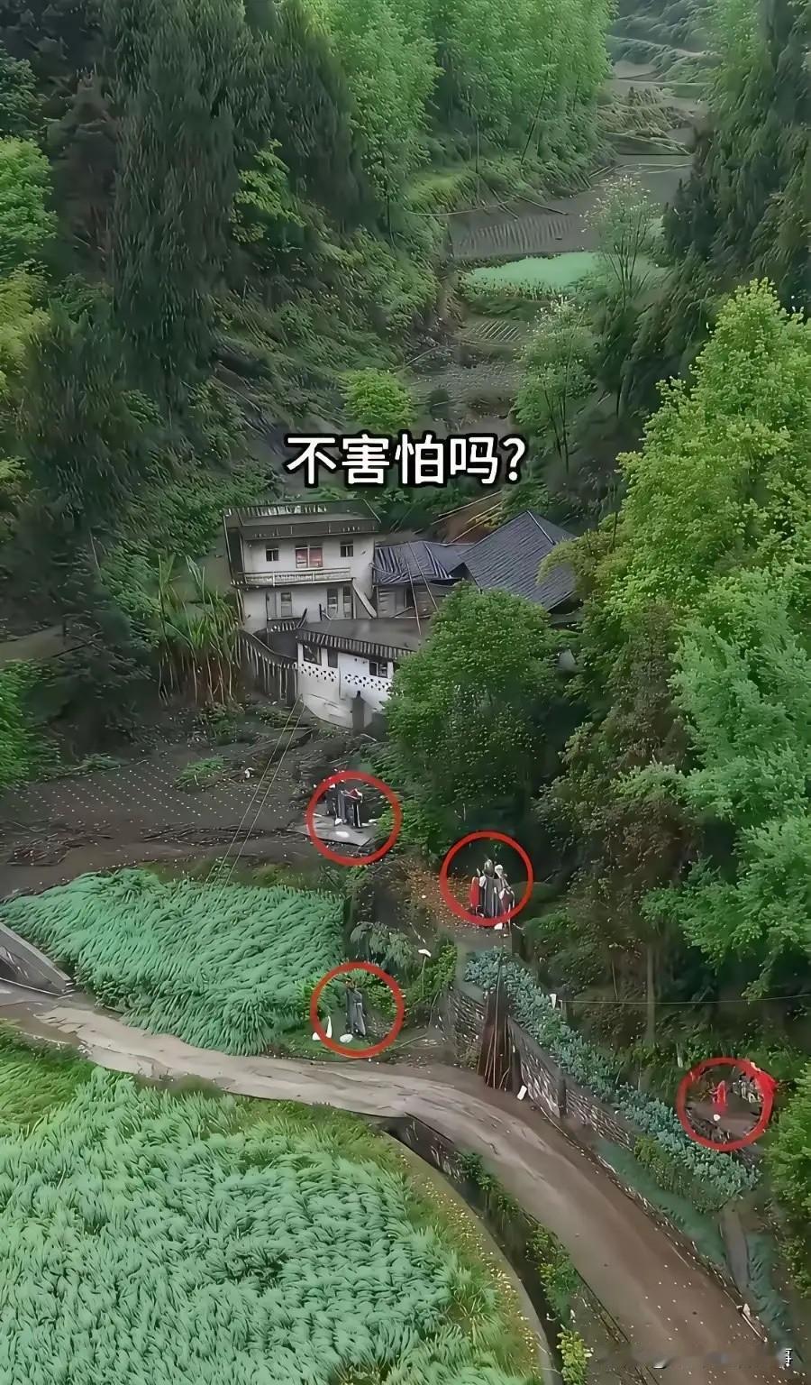 不得不说，城里人看到这一幕，估计会心惊胆战吧？