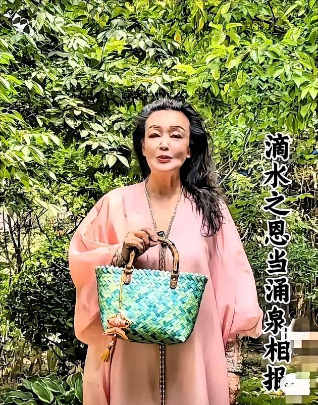 孙女简介五个字“妈妈大S”，张兰一个字没提。网友：不冤。汪希玥5月11号开了