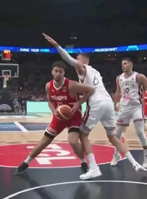 男篮欧洲杯首日各NBA球员的数据表现！！！瓦兰丘纳斯：13中7，罚球6中4，得