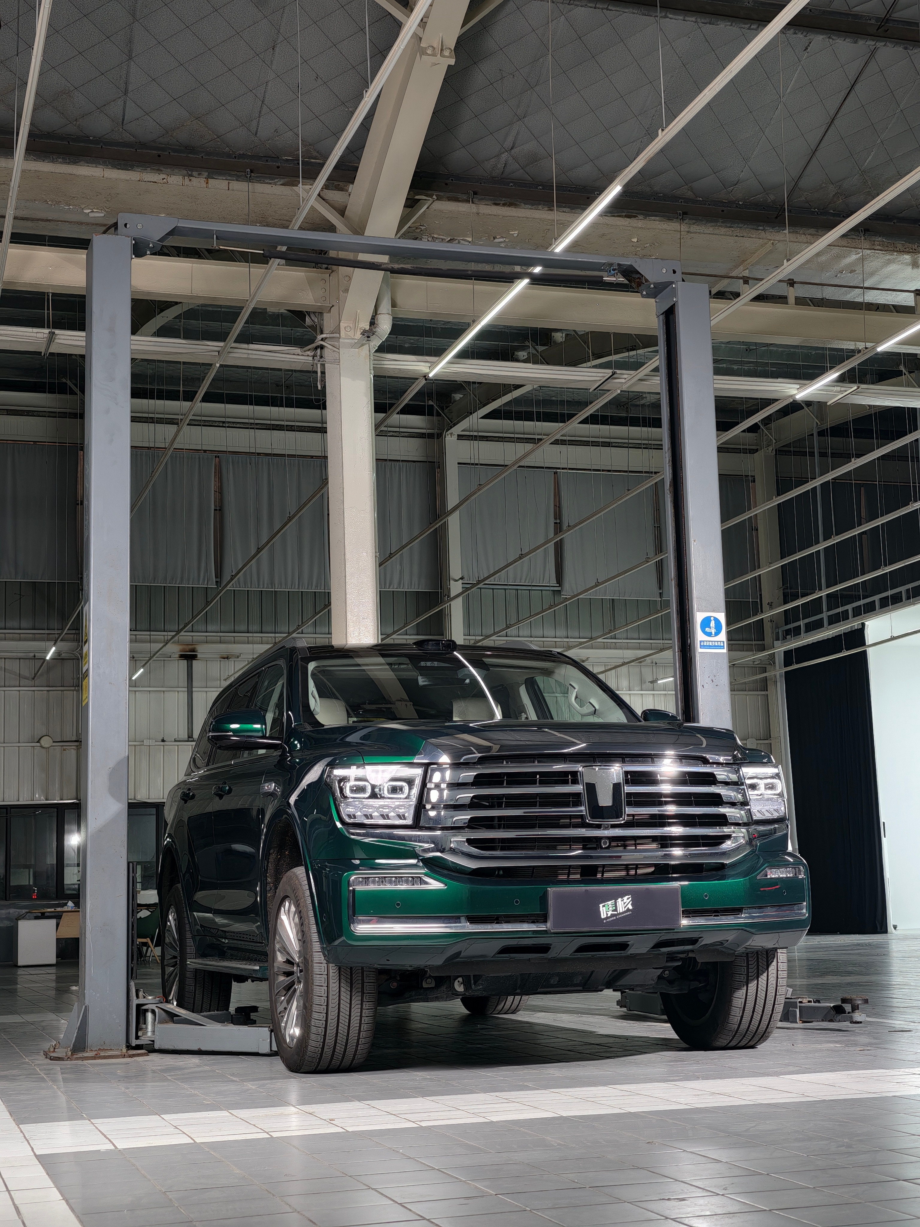 周末好天气，好好体验了一下坦克500Hi4Z。接近3吨的大梁车身硬派SUV，周