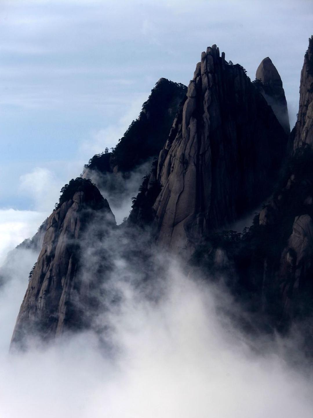 以为黄山已经够绝了，直到上个月去了趟江西武功山——才知道什么叫“云端草原”，什么