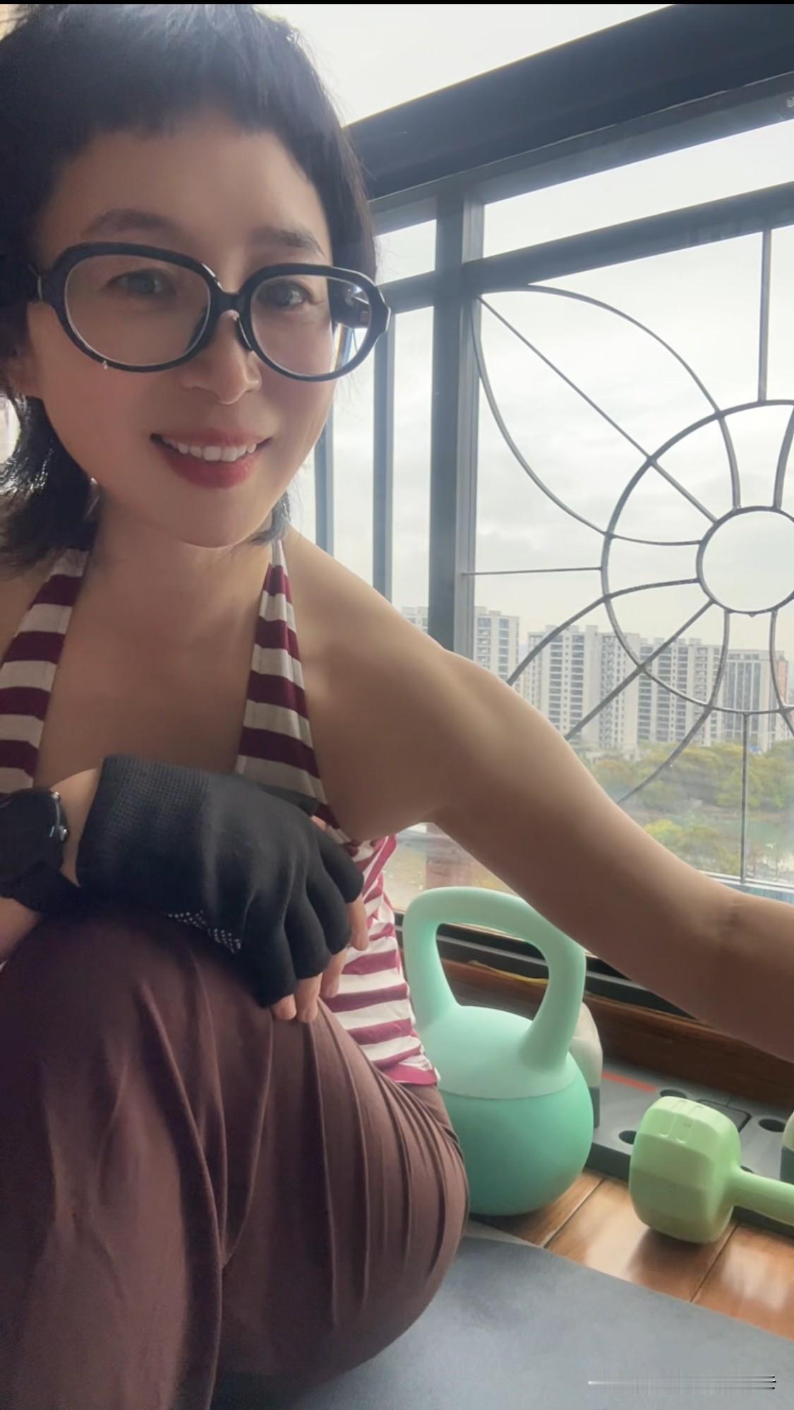 每天俯卧撑的成果哈哈～