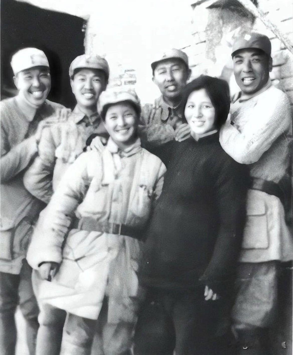 【开国功臣图片故事253】1941年，在晋察冀根据地的珍贵合影，后排四人从左二