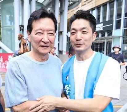 赵少康现在是开心了，国民党副主席李乾龙处理了那位要联署开除赵少康的国民党中央委员