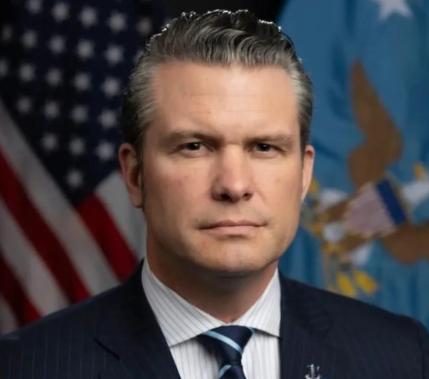 特朗普的大忠臣反了，跨过白宫下达重要命令，特朗普飞机上发飙。据环球网7月9日