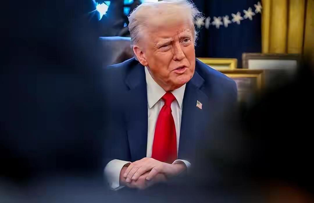 确实是最大的笑话。[呲牙笑]懂王这波“自吹自擂”的功夫，真可谓是炉火纯青了。他