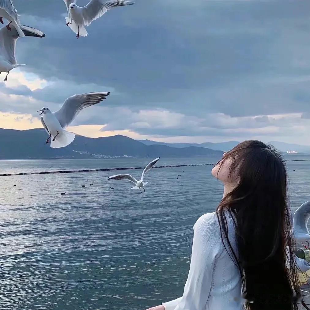 女人你越这样，男人越放不下你1:他找你，你就搭理他，他不搭理你，你也别上赶着