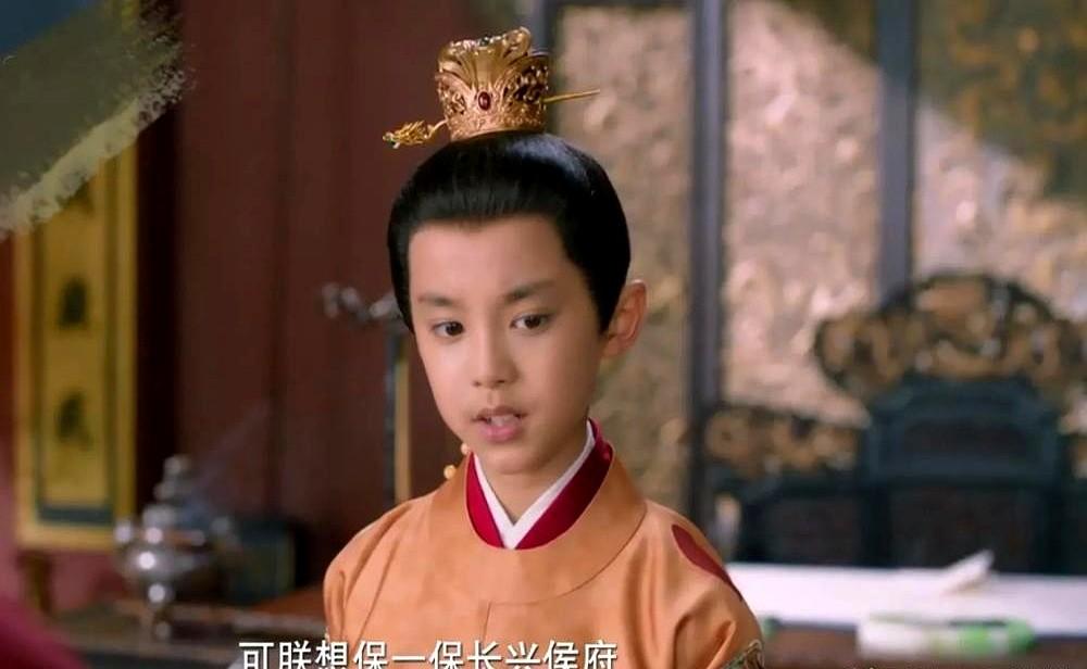 《良陈美锦》里那句“不计生死，把人给保下来”，我后背都看凉了。小皇帝表面上被