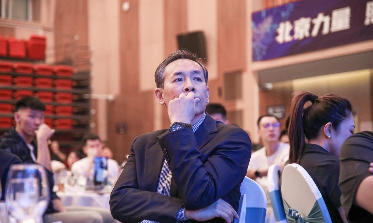 CBA联赛上赛季最佳主教练排名如下：第一名：北京北汽的许利民指导。第二名：青
