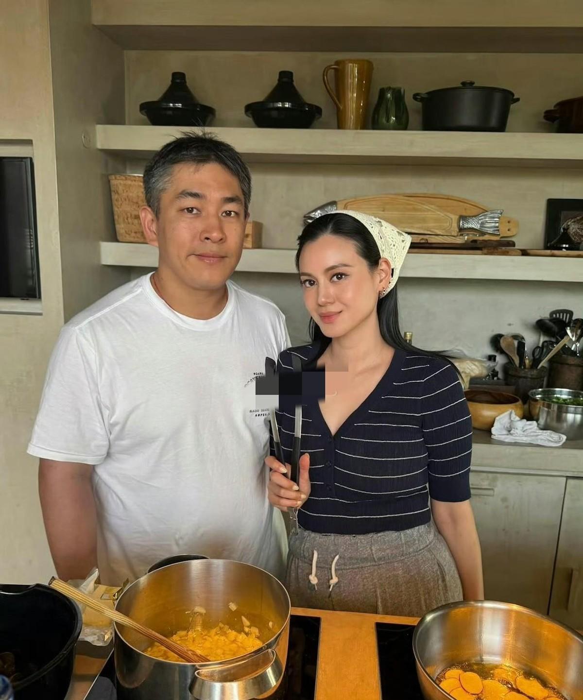 这几天，林恬儿估计后背直发凉。前天有人甩出一张排队偷拍图，她老公何正德嘴上说着