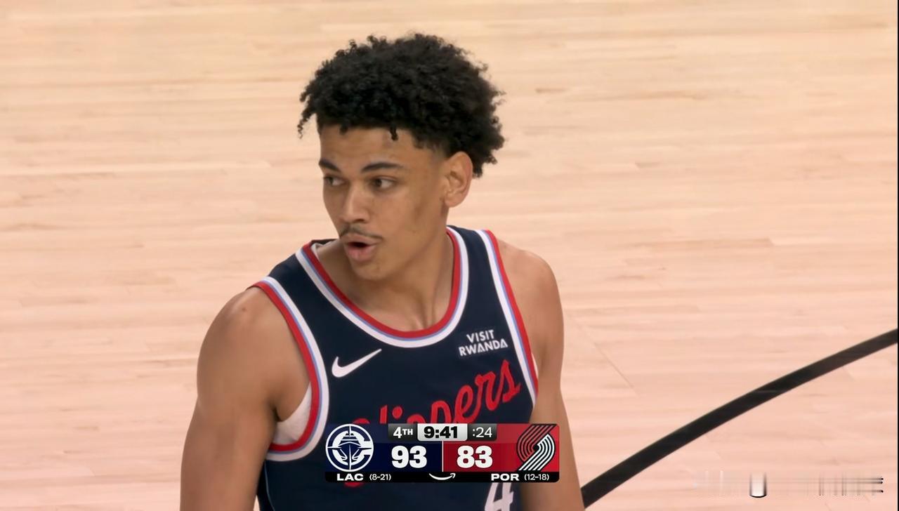 快船新秀桑德斯绝对是一个可塑之才！在今天快船客场以119：103大胜开拓者的比赛