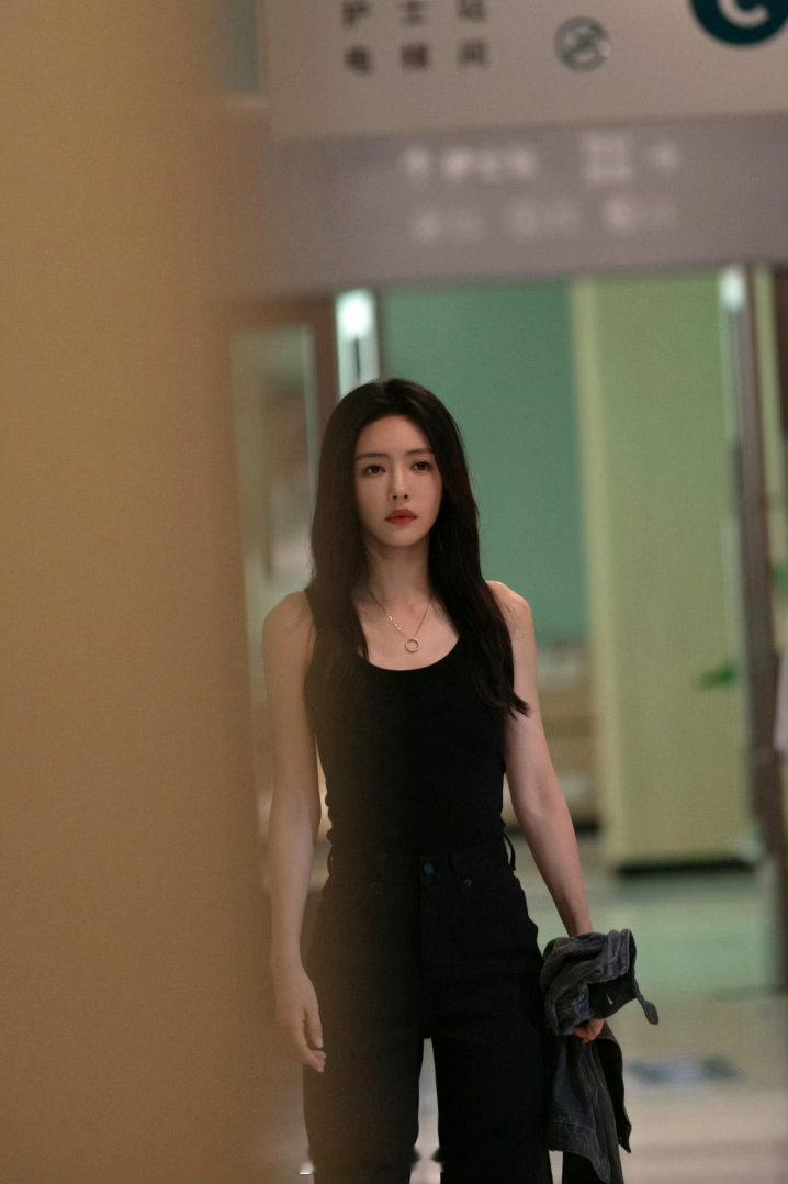 蔡文静这个肌肉线条蔡文静用斧子那段，肌肉线条出来的时候我在屏幕前尖叫了。不是那