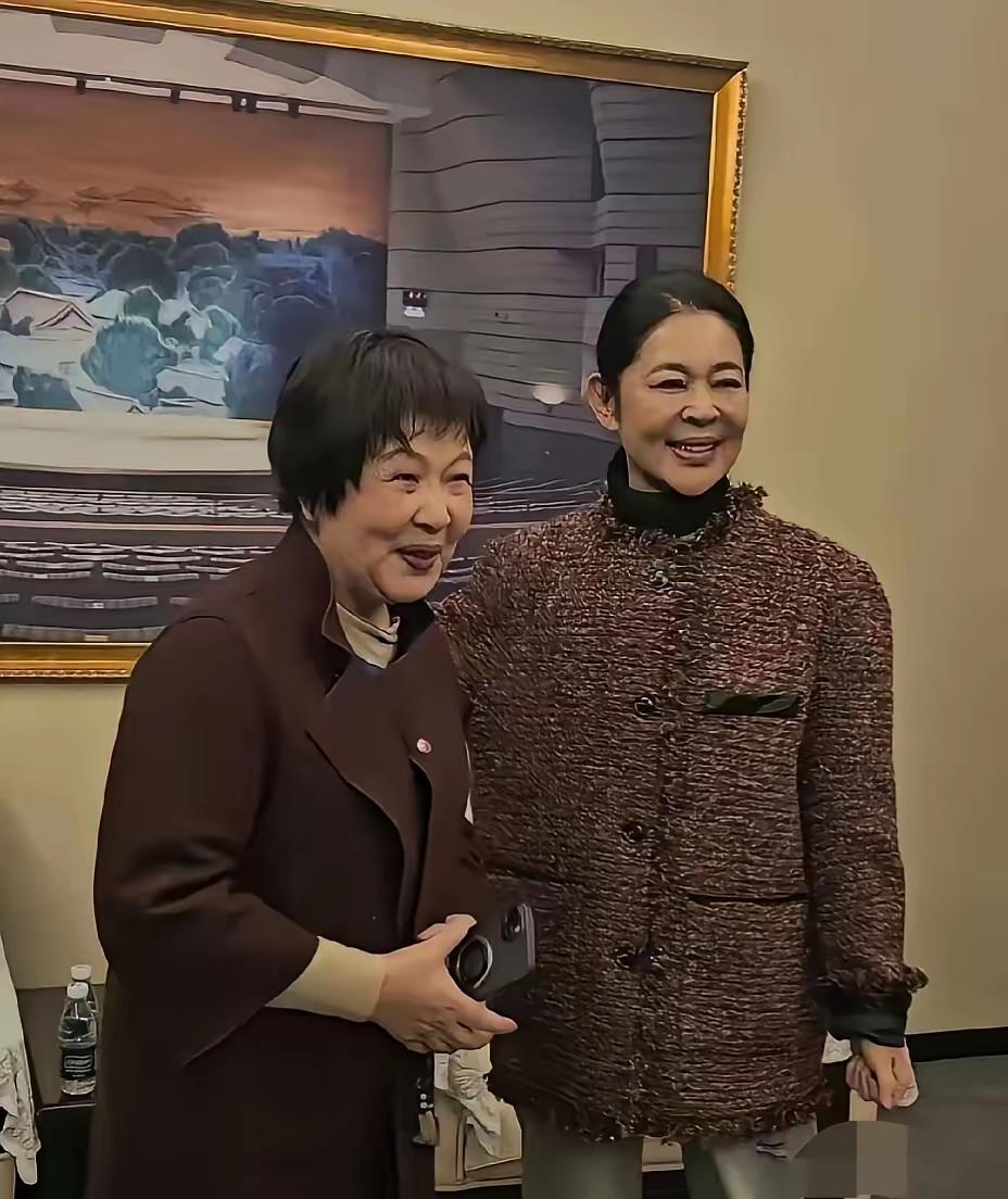 倪萍[玫瑰]刘璐[玫瑰]2025年合影