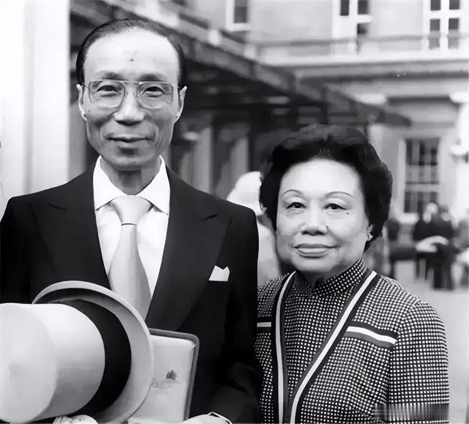 2014年，邵逸夫去世后，留下了200多亿遗产，意外的是，原配四个孩子无人接手。