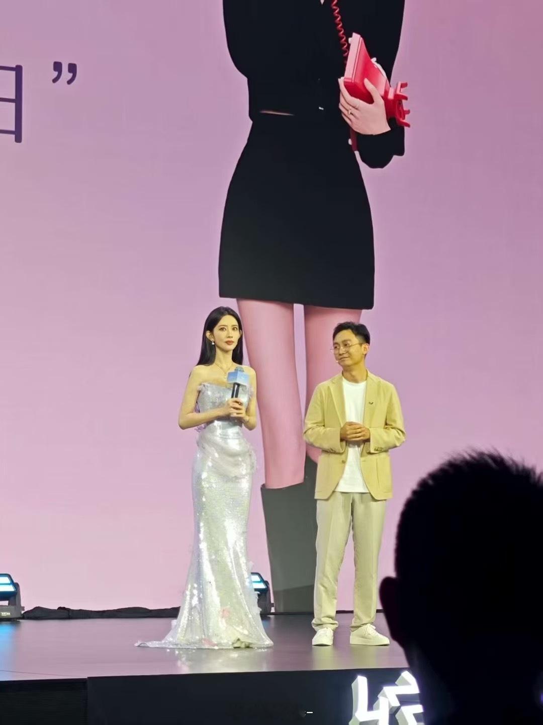 天呐噜！孟子义好瘦哇！！！​​​
