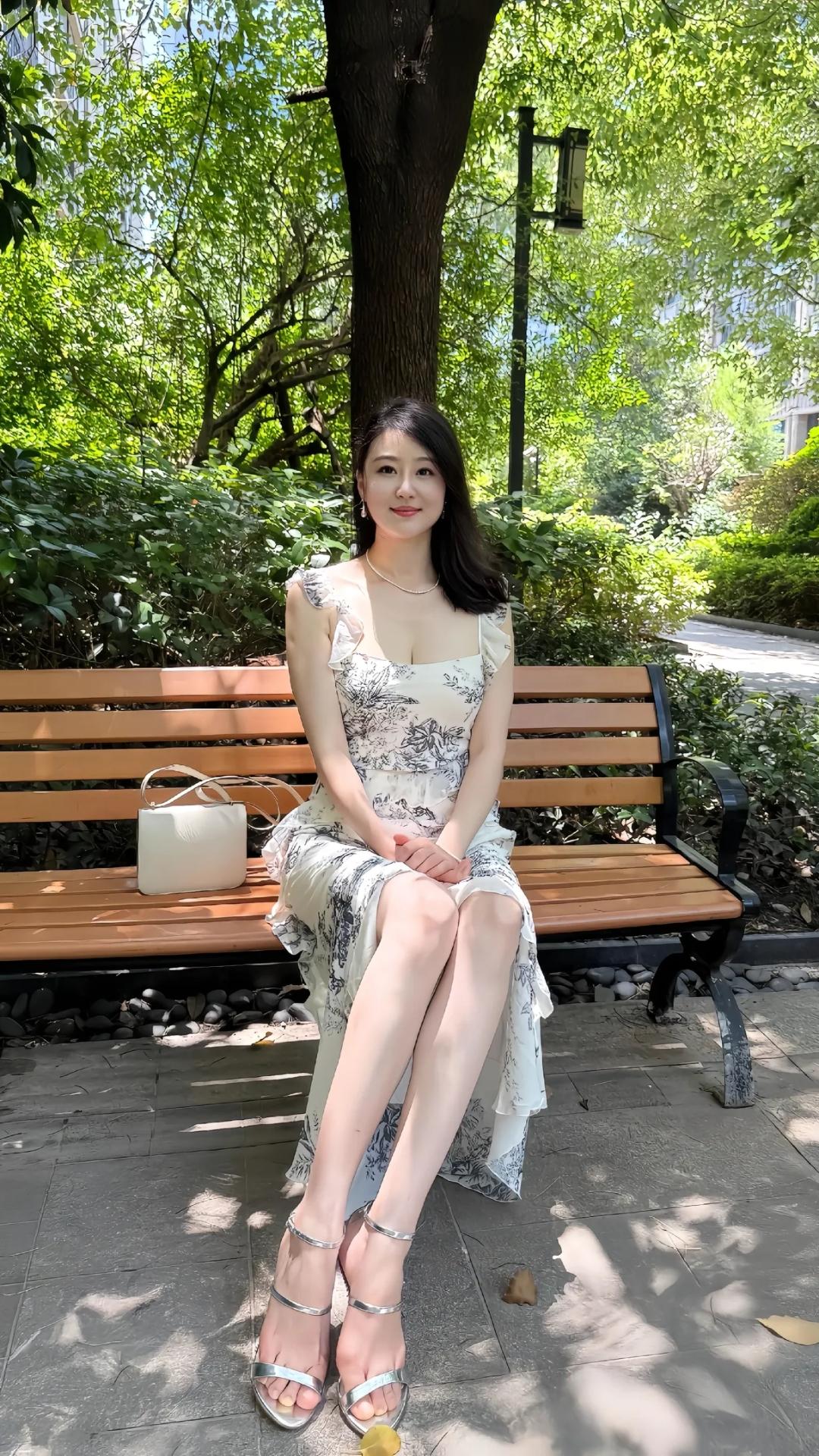 柴米油盐是人生百味，酸甜苦辣才是生活本真！女生如何穿搭看起来时尚更有品味呢美女的