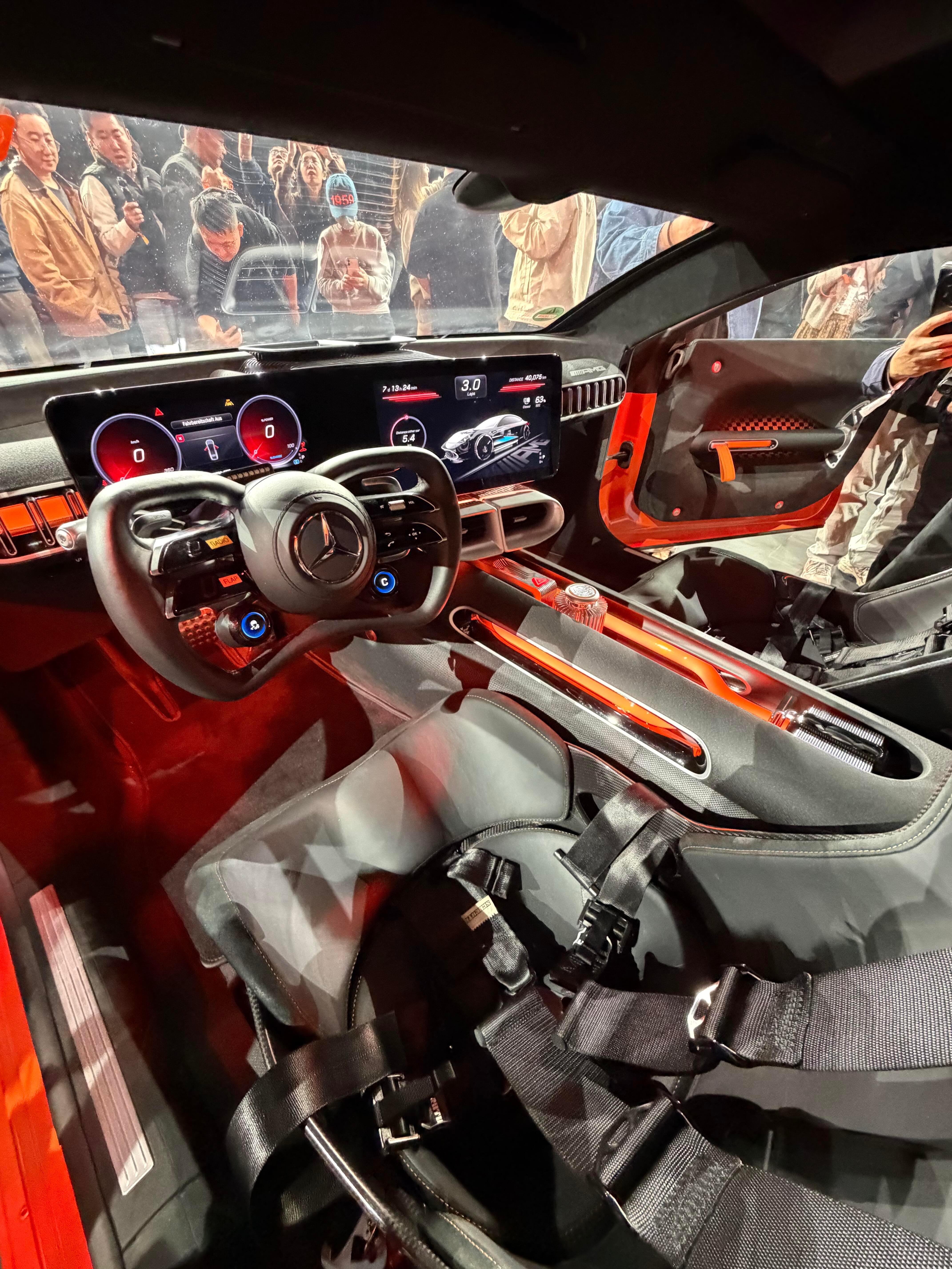 半幅方向盘的奔驰实拍🚘纯电AMG国内首秀三电机布局1360马力360公里/小时