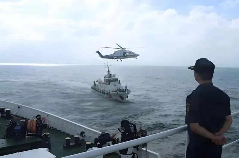 美国敢做初一，中国就敢做十五。即日起，凡进入台湾海峡的一切美国船舶，必须无条件接