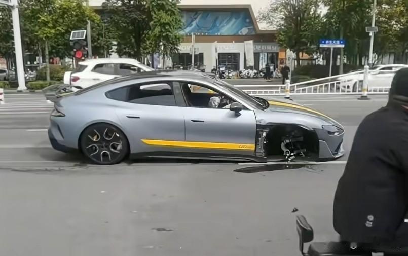 雷总的口碑真的要跌入谷底了，现在账号评论区，各种难听的话随处可见，这种营销策略用