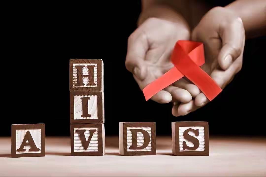 艾滋病听着遥远，其实就在身边潜伏，现在它早就不是某些特定人群的专属，就平时爱美去