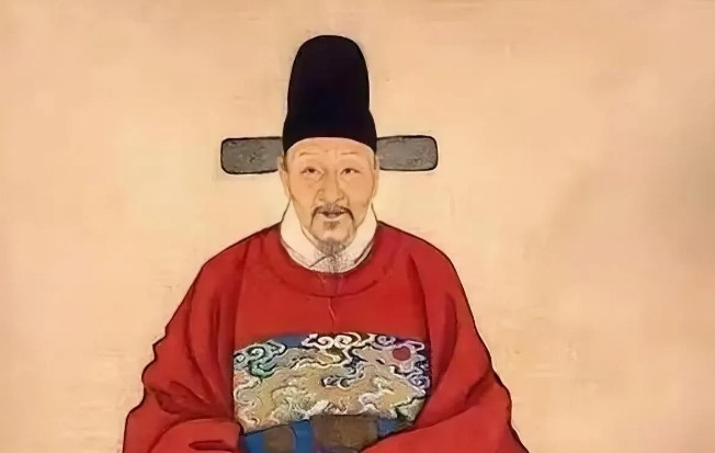 1562年，严嵩倒台，徐阶取代他成为首辅。徐阶之子劝道：“爹，当年严嵩处处欺压您