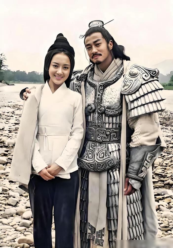 那只阿拉斯加，撕碎的不是李依晓的耳朵，是她那张“古装第一美人”的虚假面具。你