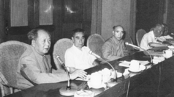 历史上的今日1965年10月10日上午，在中南海颐年堂召集有各中共中央
